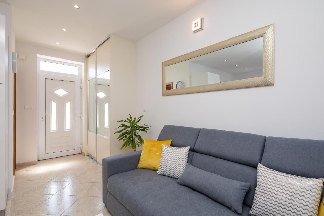 Fba Family Beach Apartments Omiš Eksteriør billede