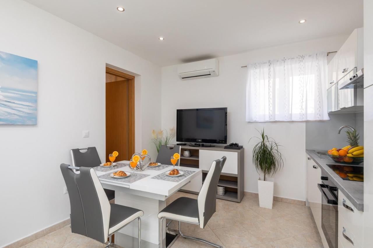 Fba Family Beach Apartments Omiš Eksteriør billede