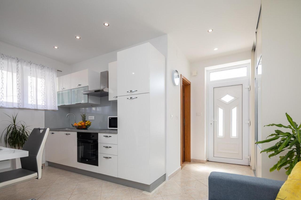Fba Family Beach Apartments Omiš Eksteriør billede